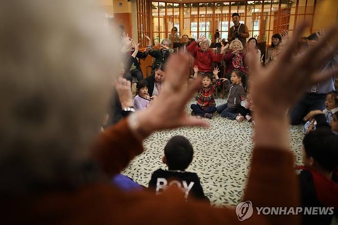 중국 인구 4년 연속 감소  [EPA 연합뉴스 자료사진. 재판매 및 DB 금지]