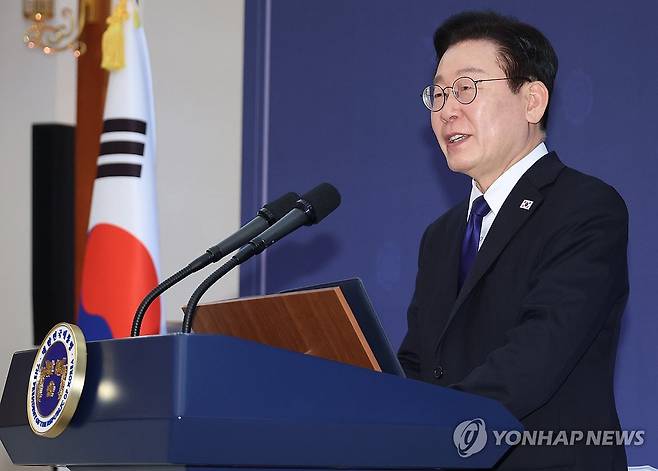 환영사하는 이재명 대통령 (서울=연합뉴스) 한상균 기자 = 이재명 대통령이 19일 청와대에서 열린 조르자 멜로니 이탈리아 총리 공식 오찬에서 환영사를 하고 있다. 2026.1.19 xyz@yna.co.kr