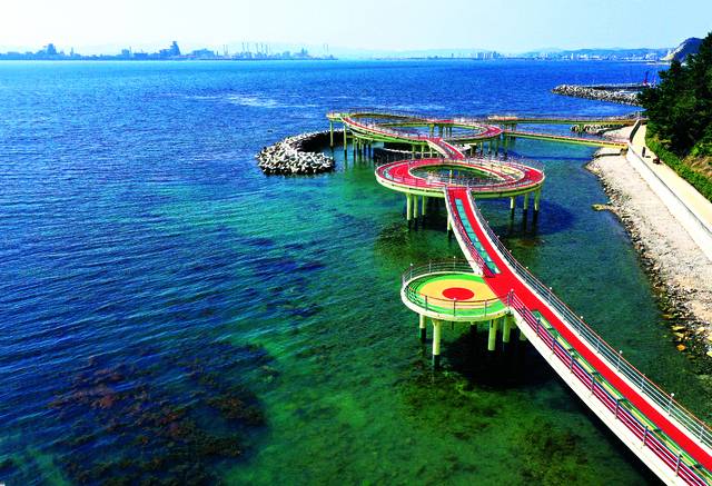 포항시 북구 여남동 앞바다에 조성된 포항 해상스카이워크. 포항시 제공