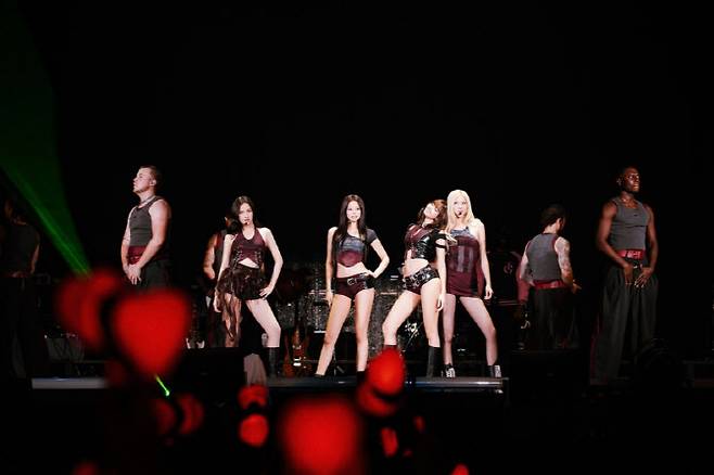 블랙핑크, 日 도쿄돔 3회 공연 매진… 16만 관객 열광