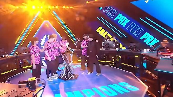 발로란트 래디언트 인터내셔널 인비테이셔널 결승전에서 승리한 Paper Rex.