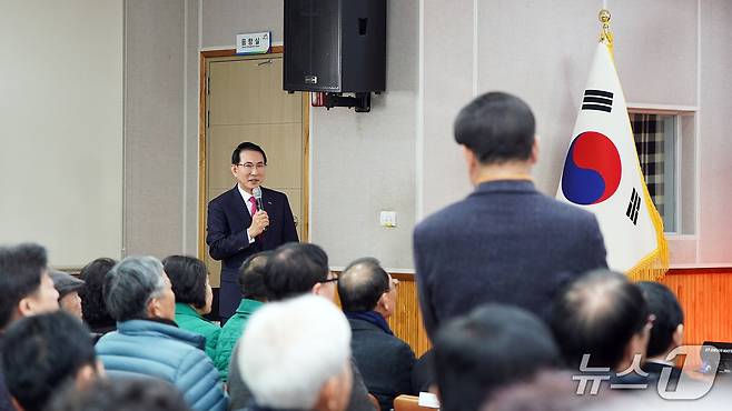 20일 오전 해미면 행정복지센터에서 열린 해미면민과 대화에서 질문을 받고 있는 이완섭 서산시장(서산시 제공. 재판매 및 DB금지)2026.1.20/뉴스1