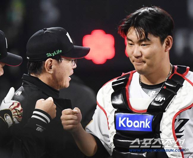 이강철 감독과 장성우. 스포츠조선DB