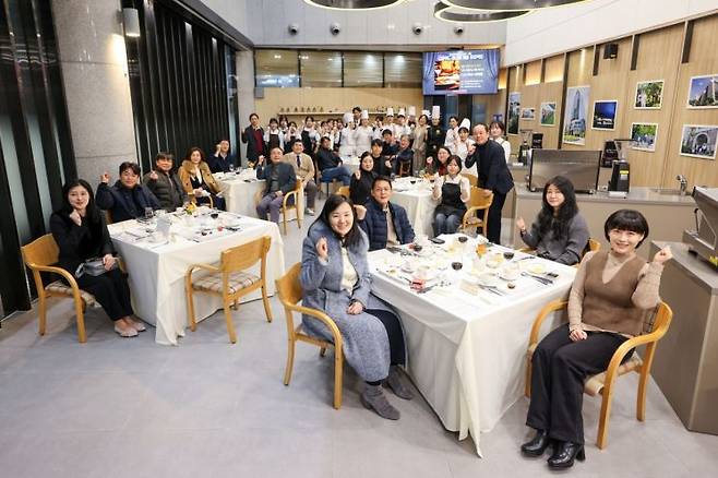 'KIT-Local Taste, Global Busan Course' 시식회. 경남정보대 제공