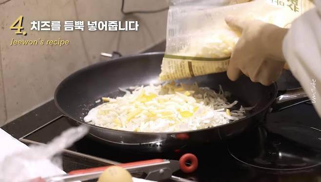 유튜브 〈엄지원 Umjeewon〉