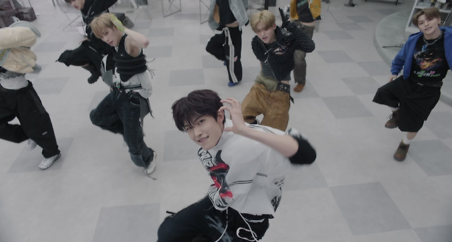 ⓒ알파드라이브원 '프릭 알람' 뮤직비디오