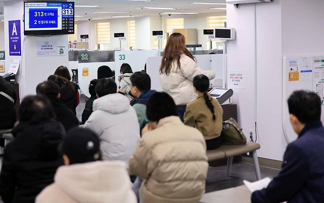 14일 국가데이터처가 발표한 2025년 12월 및 연간 고용동향에 따르면 연간 2030 ‘쉬었음’ 인구는 통계작성 이래 처음 70만명을 넘어섰다. 사진은 이날 서울 마포구 서울서부고용복지플러스센터의 모습. 2026.1.14/뉴스1
