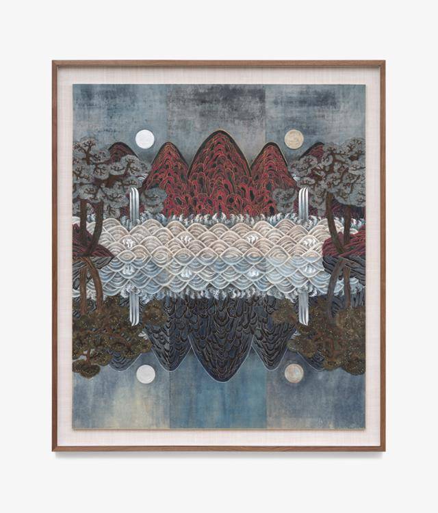 정재은의 '일월오봉도'. 기존의 구도를 그대로 가져왔으되 색상과 명암의 묘사를 달리했다. 갤러리현대 제공