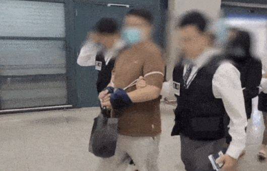 룽거컴퍼니 조직원의 국내 송환 장면. 사진 서울경찰청 금융범죄수사대