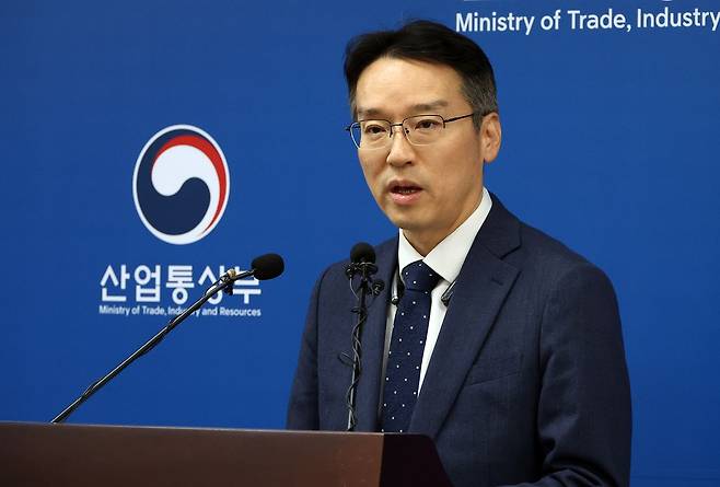 남명우 산업통상부 투자정책관 전담 직무대리가 지난 7일 세종시 정부세종청사에서 2025년 외국인직접투자 (FDI)관련 브리핑을 하고 있다. 뉴시스