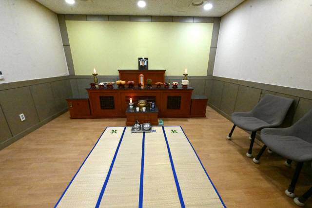 ▲ 14일 원주의료원 장례식장에 마련된 김씨의 빈소가 한산하기만 하다.