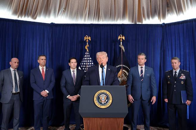 U.S. President Donald Trump holds a press conference as Secretary of Defense Pete Hegseth, U.S. Secretary of State Marco Rubio and General Dan Caine, Chairman of the Joint Chiefs of Staff, look on following a U.S. strike on Venezuela where President Nicolas Maduro and his wife, Cilia Flores, were captured, from Trump's Mar-a-Lago club in Palm Beach, Florida on Jan. 3. [REUTERS/YONHAP]