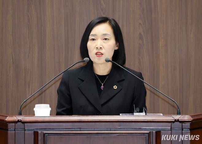 충남도의회 신순옥 의원이 20일 열린 제363회 임시회 제1차 본회의에서 5분 발언에 나서고 있다.