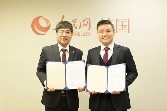 < (우측) 법무법인 대환 대표변호사 김익환 / 출처 : 법무법인대환 >