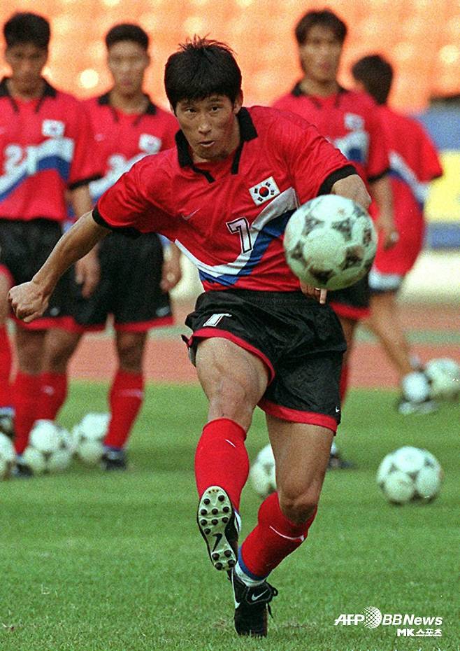 고정운 감독은 1989년부터 1997년까지 국가대표팀 윙어로 맹활약했던 레전드다. 특히, 1994 미국 월드컵에선 한국 공격의 핵심으로 세계 축구계의 눈을 사로잡기도 했다. 사진=AFPBBNews=News1