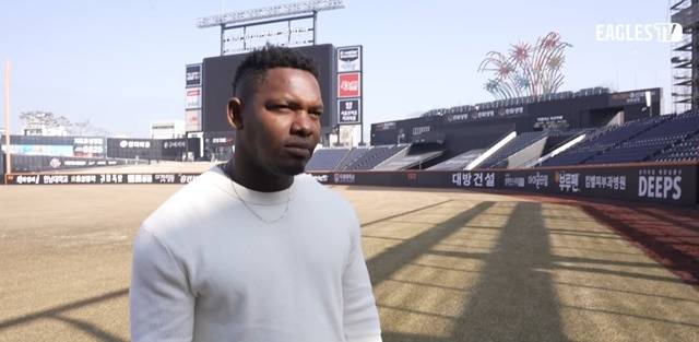 대전 한화생명 볼파크를 방문한 페라자. 사진=이글스 TV 캡처