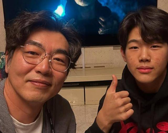 배우 이종혁의 아들 이준수가 ‘술자리 근황’을 공개하며 대중에게 또 한 번 강렬한 세월 체감을 안겼다. 사진=이종혁 SNS