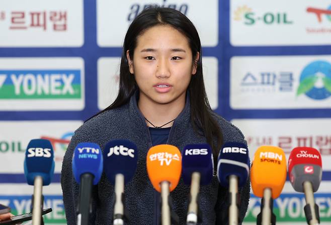 배드민턴 여자단식 세계랭킹 1위 안세영이 2026 세계배드민턴연맹(BWF) 월드 투어 슈퍼1000 말레이시아오픈과 슈퍼 750 인도오픈 우승 후 귀국했다. 사진은 안세영이 지난 19일 인천국제공항을 통해 귀국해 소감을 전한 모습. /사진=뉴스1