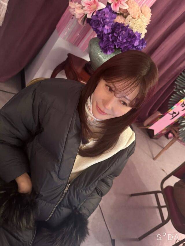 김정은이 새해를 맞아 근황을 전하며 변함없는 동안 미모를 뽐냈다. / 김정은 인스타그램