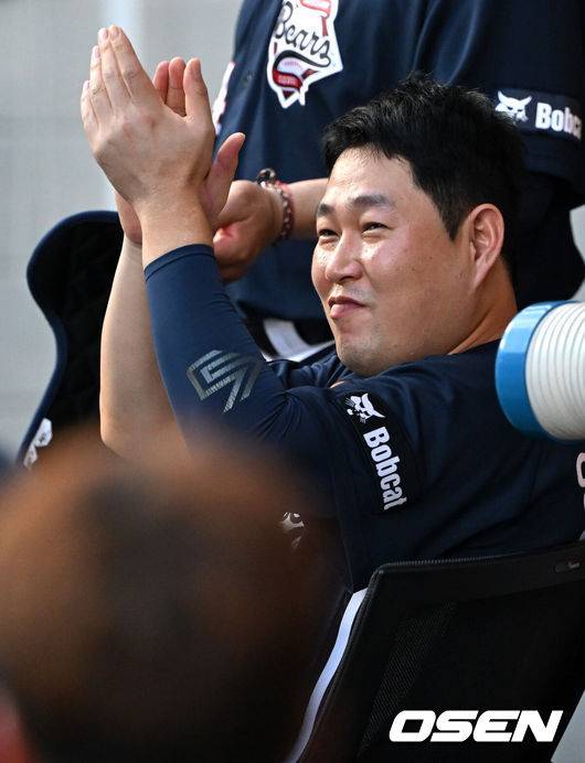 “3~4년 뒤 야구 그만할 것” 韓 레전드 포수 파격 선언! 4년 110억 계약 만료→42억에 두산 잔류할까