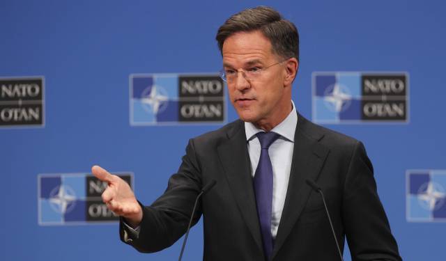 마르크 뤼터 북대서양조약기구(NATO·나토) 사무총장. 뤼터 사무총장은 2010~2024년 14년간 중도우파 성향의 연정을 이끌며 네덜란드 최장수 총리로 재임한 뒤 2024년 10월부터 나토 사무총장에 취임했다. 무난한 성향 때문에 네덜란드 총리 시절부터 ‘미스터 노멀(Mr. Normal)’이라는 별명을 가졌던 뤼터 사무총장은 최근 도널드 트럼프 미국 대통령의 그린란드 병합 야욕에는 침묵을 지키고 있다. 뤼터 사무총장은 지난해부터 트럼프 대통령에게 ‘아첨 외교’로만 너무 일관한다는 유럽 내 비판을 받고 있다. EPA연합뉴스