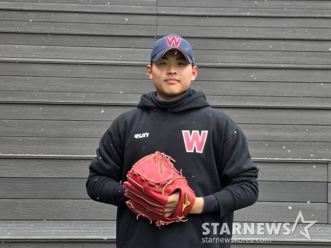 휘문고 김단이 최근 휘문고 운동장에서 스타뉴스와 만나 포즈를 취하고 있다. /사진=김동윤 기자