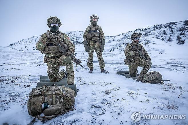 그린란드에서 훈련하는 덴마크 군인들 [UPI 연합뉴스. 재판매 및 DB 금지]