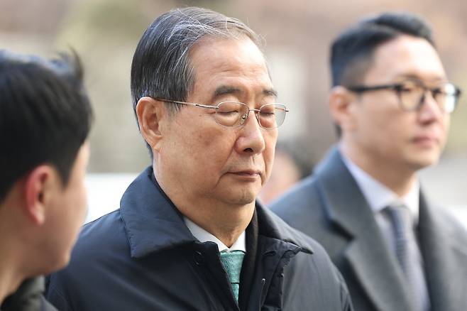 ▲ 내란 우두머리 방조 혐의를 받는 한덕수 전 국무총리가 21일 서울중앙지법에서 열린 1심 선고 공판에 출석하고 있다./연합뉴스