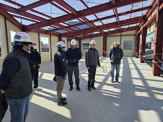 광주지방고용노동청이 20일 광주광역시 북구에 위치한 '연제동 393-1 근린생활시설 증축공사' 현장을 방문해 현장점검을 진행했다. 광주지방고용노동청 제공