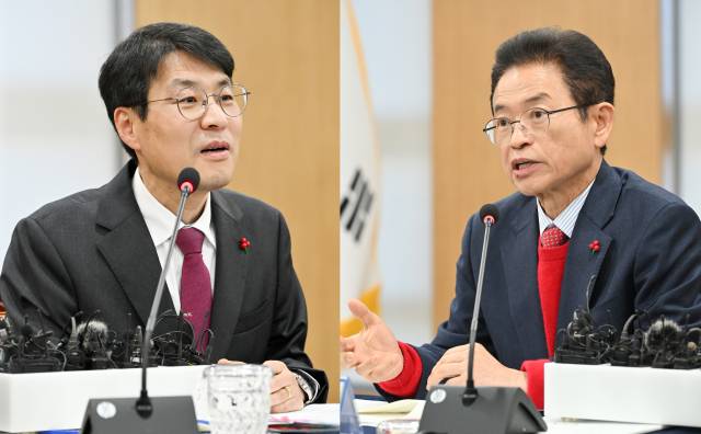 20일 오후 경북 안동시 경상북도청에서 열린 대구·경북 행정통합 추진협의 회의에서 이철우 경북지사(오른쪽)와 김정기 대구시장 권한대행 행정부시장(왼쪽)이 발언하고 있다. 연합뉴스
