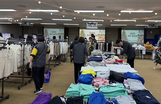 유한양행 본사에서 진행된 바자회 현장. [사진=유한양행]