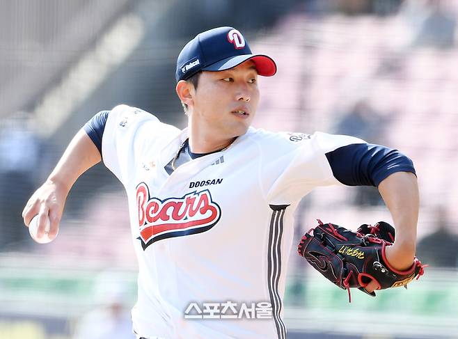 두산 홍건희가 14일 잠실구장에서 열린 2025 KBO리그 KIA와 시범경기에 등판해 힘차게 공을 던지고 있다. 잠실 | 박진업 기자 upandup@sportsseoul.com