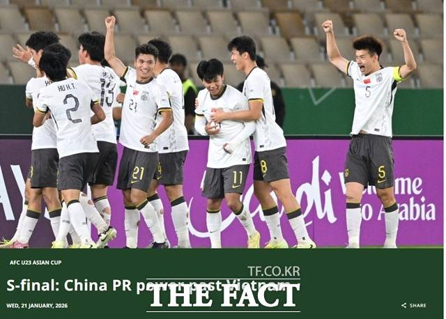 김상식 감독이 이끄는 베트남은 21일 중국과 2026 AFC U23 아시안컵 준결승전에서 0-3으로 완패하며 한국과 오는 24일 3~4위전을 펼치게 됐다. 사진은 베트남을 꺾고 사상 첫 결승전에 오른 중국 선수들의 환호 장면./AFC