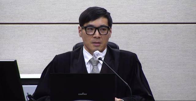 백대현 부장판사가 16일 오후 서울 서초구 중앙지방법원에서 체포 방해와 국무위원 심의권 침해 등 혐의로 기소된 윤석열 전 대통령에 대한 1심 선고 판결문을 낭독하고 있다. 재판부는 윤 전 대통령에게 징역 5년을 선고했다. 서울중앙지법 제공