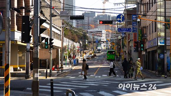 성북구 삼선동 일대에 롯데캐슬 창경궁 시공현장이 보이고 있다. [사진=김민지 기자]