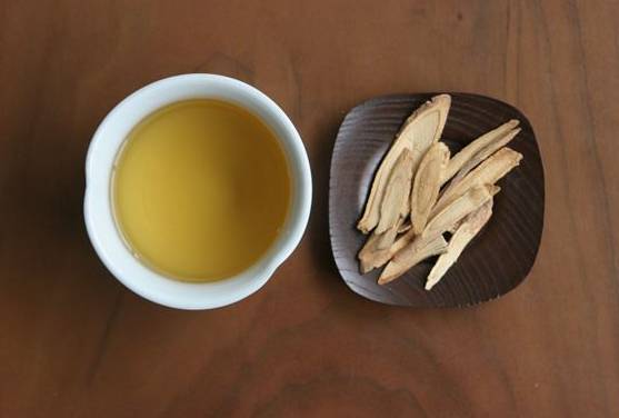 사진은 황기와 황기차. [사진=픽사베이]