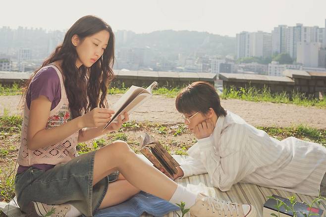 영화 '만약에 우리'는 헤어진 연인 은호(구교환)와 정원(문가영)이 10여년 만에 우연히 재회해 과거의 기억을 되짚는 이야기다. 사진 쇼박스