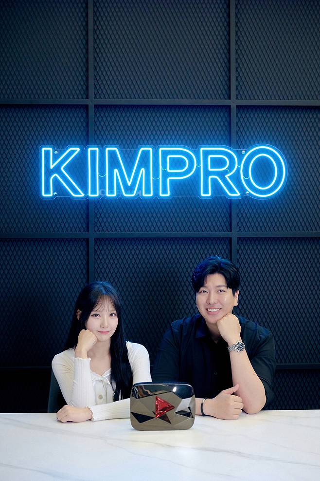 Kimpro (right) and his cousin Yu Baek-hap smile with their Red Diamond YouTube plaque given to creators with over 100 million subscribers. (Kimpro)