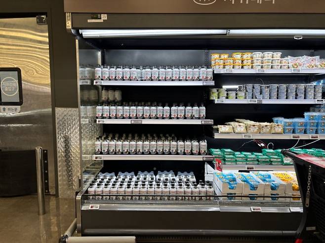 9일 방문한 홈플러스 강서점. 유제품 매대 한쪽이 홈플러스 PB인 심플러스 커피로 가득 채워져있다. /사진=하수민기자