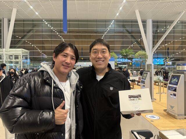 새벽 5시에 인천공항 출현이라니, 은퇴한 철인 의리 무엇인가…KT 스프링캠프 출국 마지막까지 배웅했다 [MD인천공항]