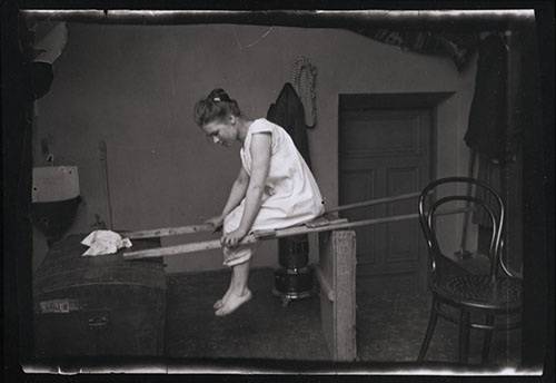 휴고 심베리, 상처 입은 천사를 위한 연구, 1902