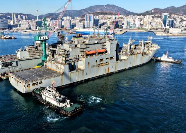 지난 12일 정비를 받기 위해 HJ중공업 영도조선소에 입항한 미 해군 군수지원함 아멜리아 에어하트호. 사진제공=HJ중공업