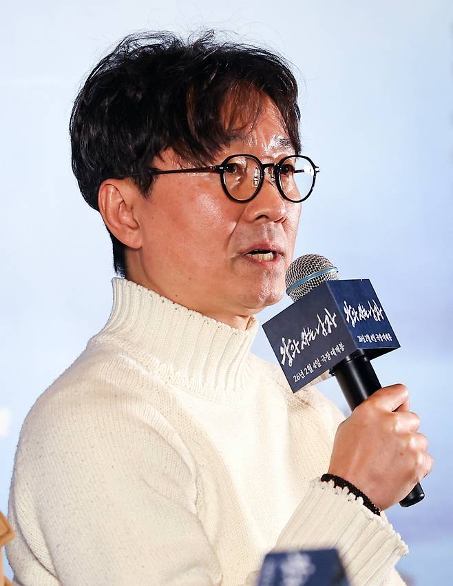 [서울=뉴시스] 최진석 기자 = 장항준 감독이 21일 서울 강남구 메가박스 코엑스에서 열린 영화 ‘왕과 사는 남자’ 언론시사회 및 기자간담회에 참석해 발언하고 있다. 2026.01.21. myjs@newsis.com