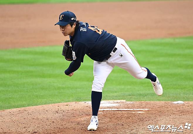 KIA 타이거즈가 21일 보도자료를 통해 FA(자유계약) 투수 김범수와 계약 기간 3년에 계약금 5억원, 연봉 12억원, 인센티브 3억원 등 총액 20억원에 계약을 맺었다고 밝혔다. 2015년 1차지명으로 한화 이글스에 입단한 김범수는 KIA와 손을 잡으면서 데뷔 이후 처음으로 팀을 옮기게 됐다. 엑스포츠뉴스 DB