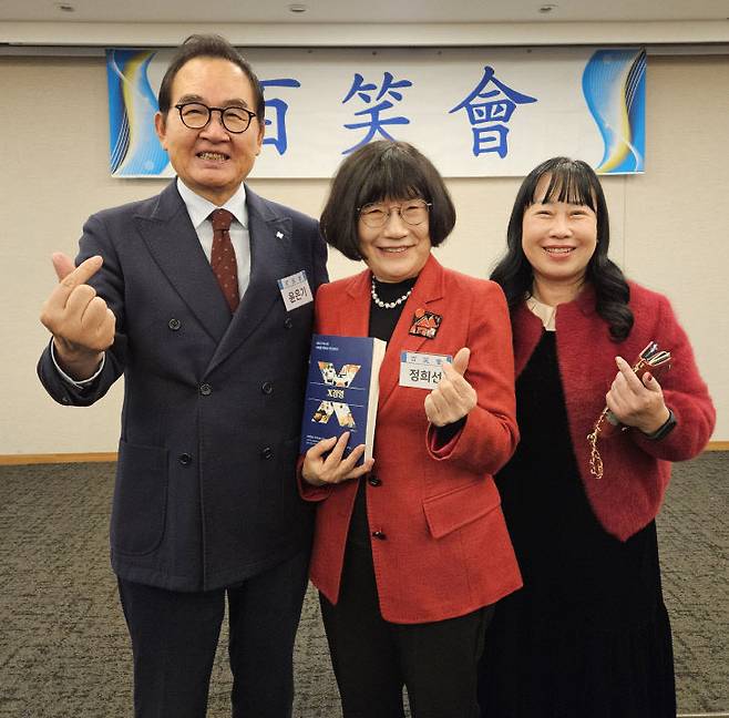 윤은기 백소회 회장과 정희선 성균관대 석좌교수(전 국립과학수사연구원 원장)와 필자.