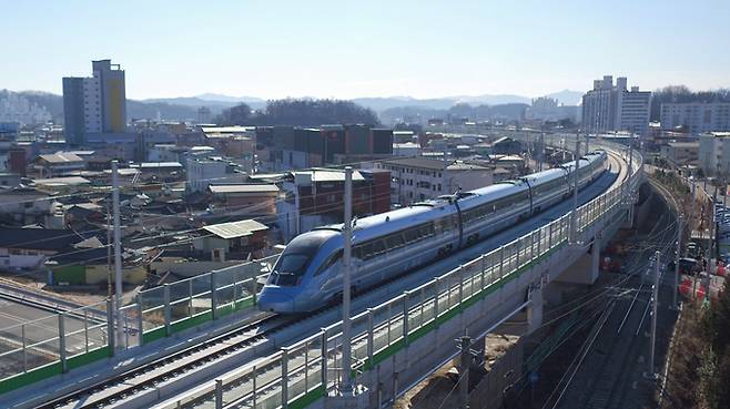 ▲ 중부권 동서횡단철도와 동서5축 고속도로를 축으로 한 영주시 동서축 교통망 구상이 본격화되고 있다.