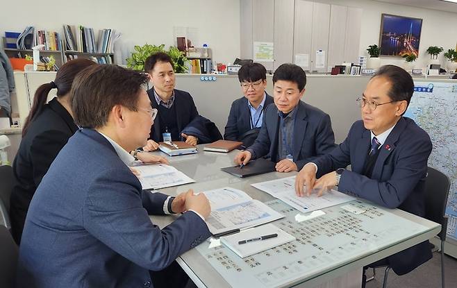 ▲ 중부권 동서횡단철도와 동서5축 고속도로를 축으로 한 영주시 동서축 교통망 구상이 본격화되고 있다.