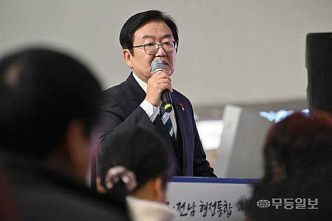 문인 광주 북구청장. 뉴시스