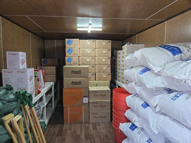 방재장비함 내부. (사진 화학물질안전원 안성용 연구사)/뉴스펭귄