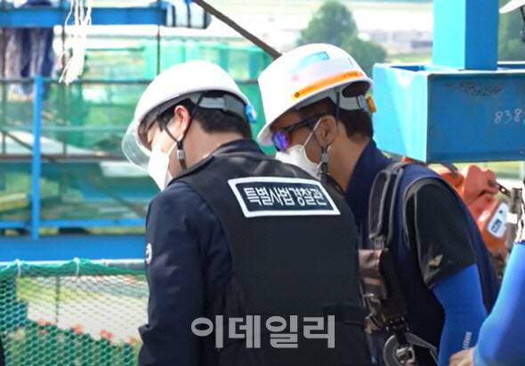 산업현장의 특별사법경찰관인 ‘근로감독관’의 현장점검 모습.(사진=고용노동부)